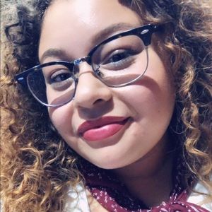 Meet your Posher, Arielle